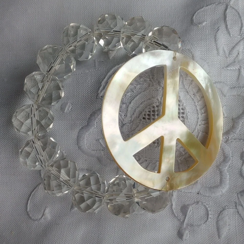 Large faceted Crystal beads w mother of pearl peace sign stretch bracelet